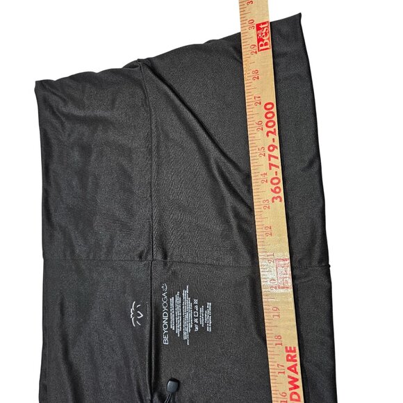 Beyond Yoga NWOT Grey‎ Infinity Scarf Zipper Pocket Lightweight Womens Accessory - Picture 3 of 5